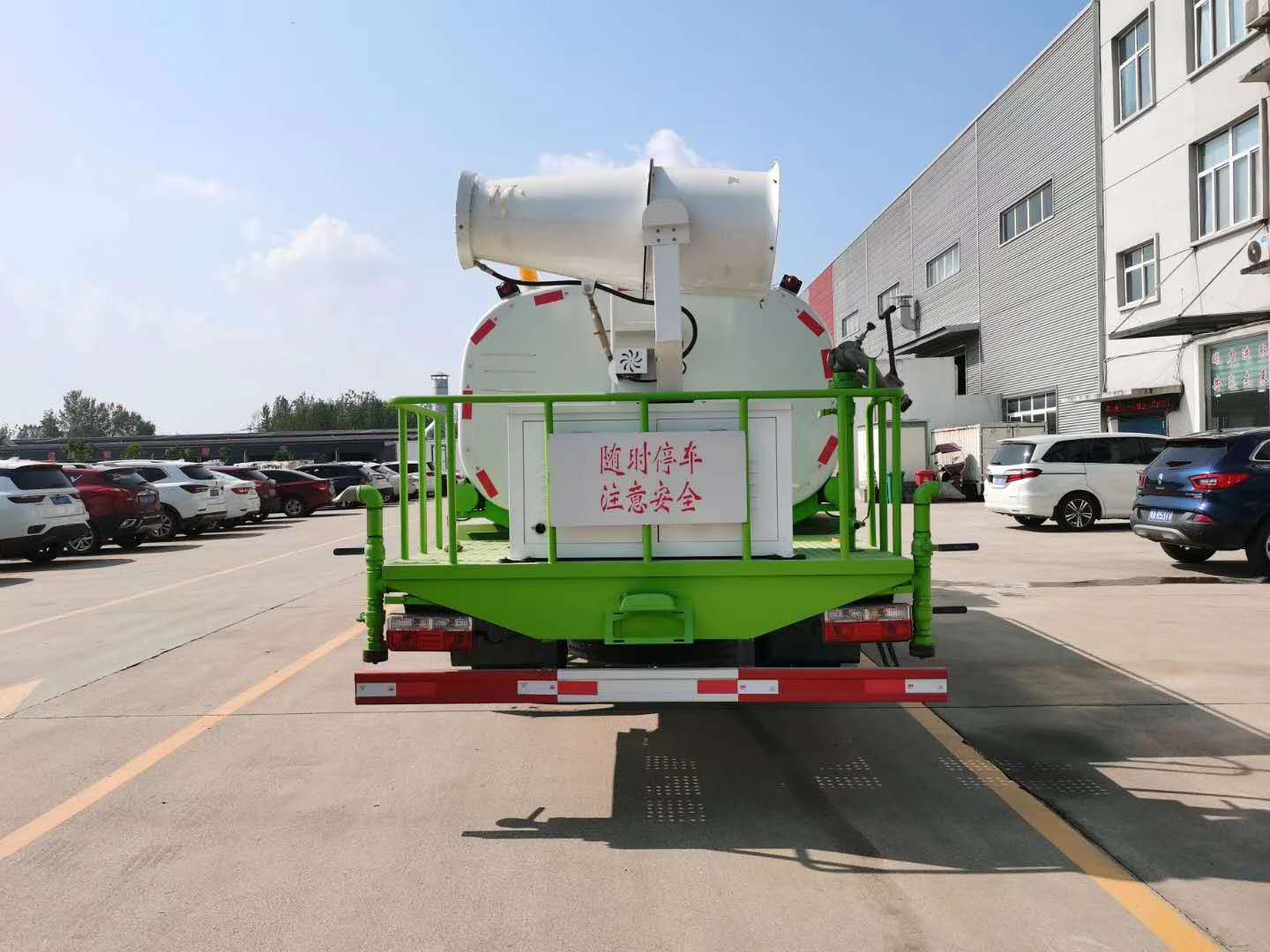 國六9方東風抑塵灑水車廠家圖片30米霧炮車高低檔變速箱價格